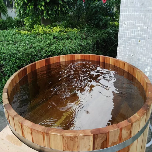 outdoor cedar hot tub