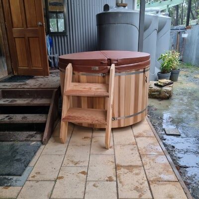 cedar hot tub with cover