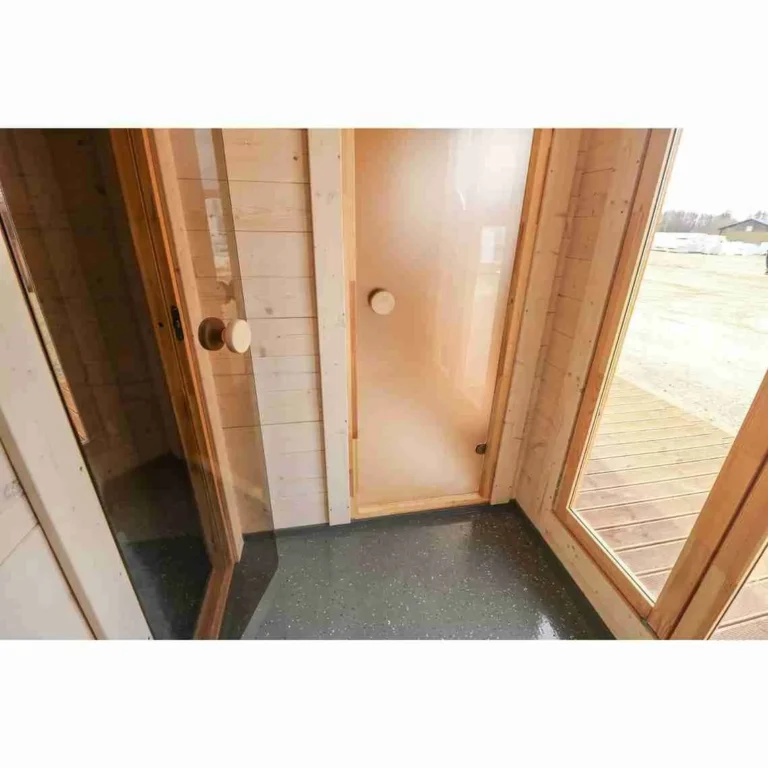 Fellin-Sauna-Cabin-changing-room-2