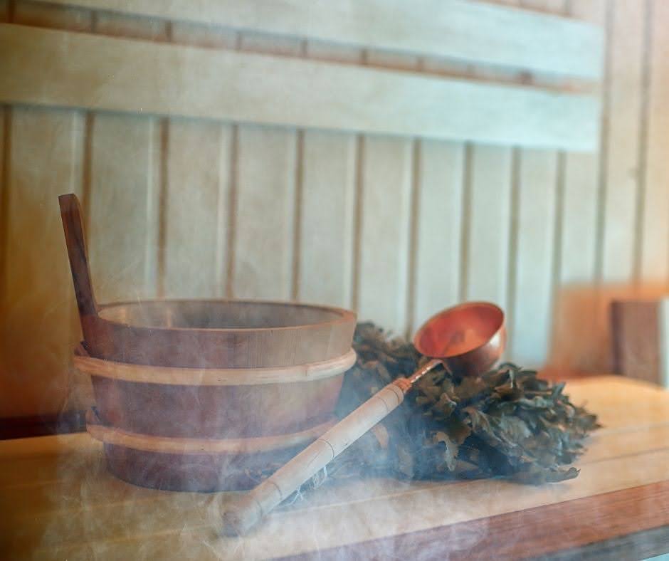 steam filled room sauna, Russian banyas: social steam and venik rituals