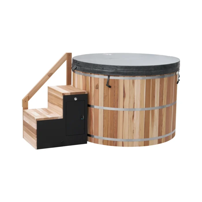 Cedar hot tub with the insulated thermal cover fitted