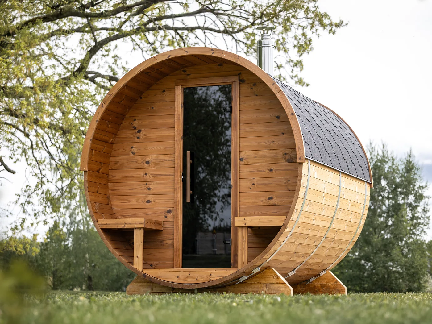 Covered terrace and seats on the Lerra Plus