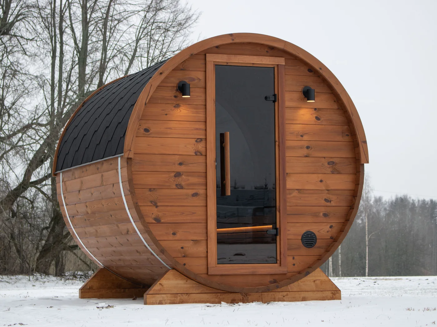 Lerra Pure barrel sauna outdoors in winter